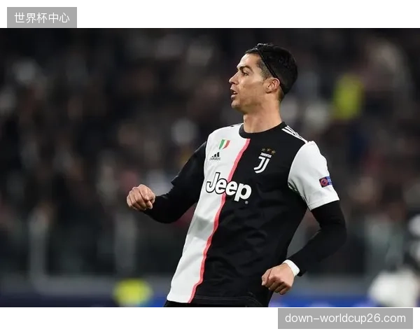 三月热身赛已现雏形，马丁内斯演练无C罗阵型，三中卫体系防线表现稳固。